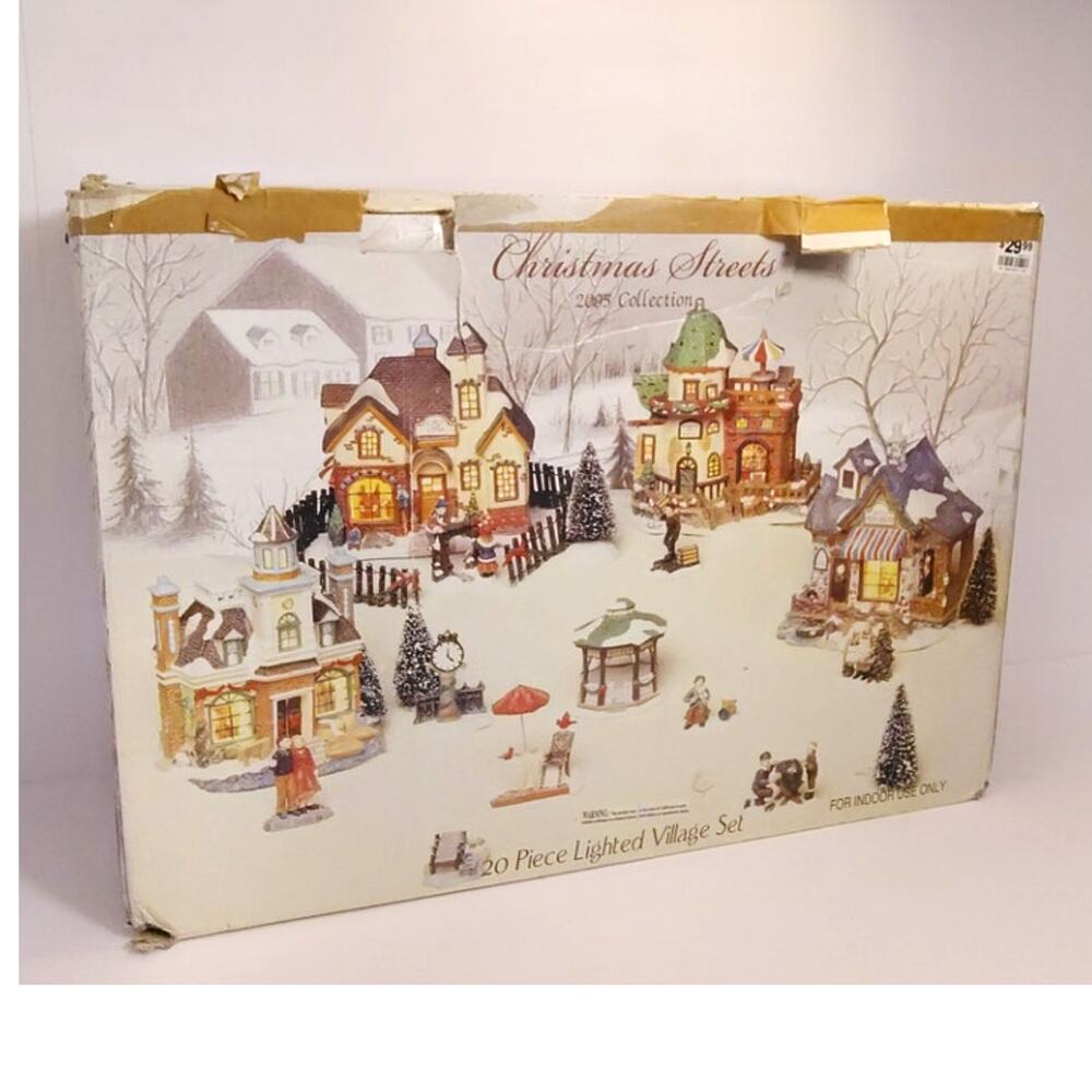 Christmas Streets 2005 Vintage Village Decor porcelain Xmas Lights 20 Piece